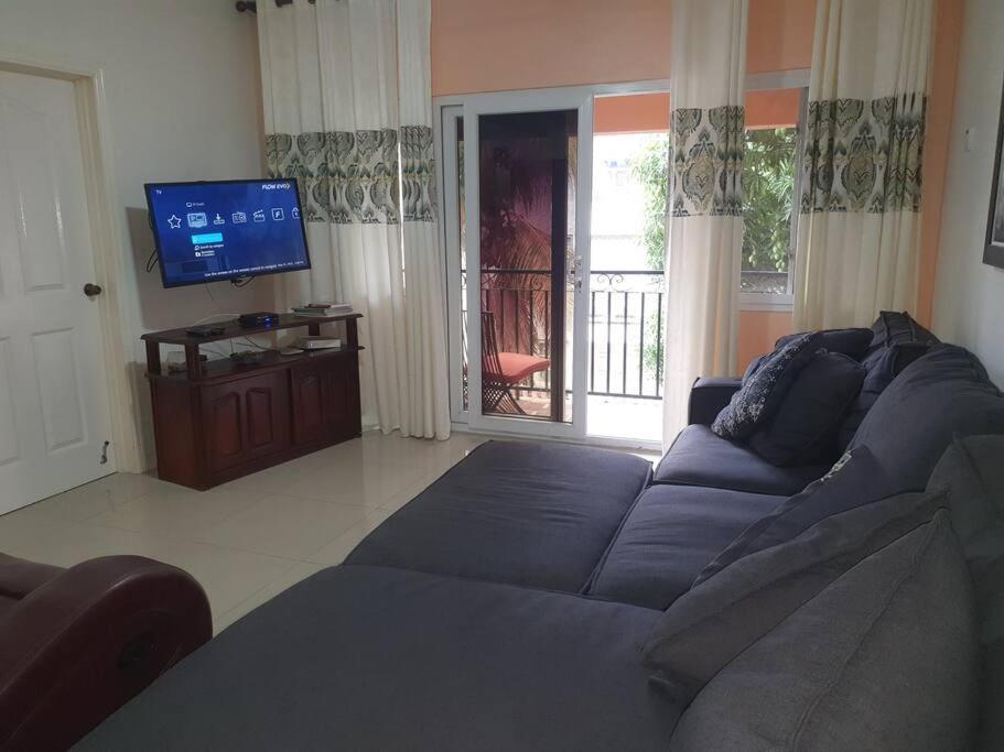 Central Upscale New Kingston Apt With Pool Exterior foto